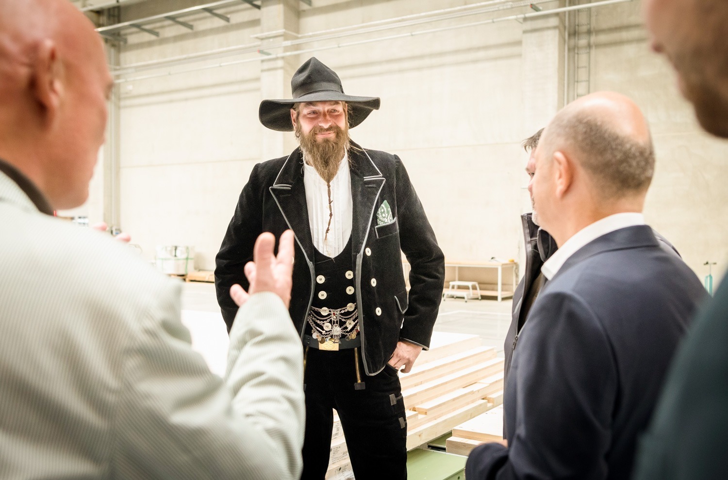 Olaf Scholz in Brandenburg Ehem. Bundeskanzler Olaf Scholz bei Werksbesuch von timpla in Eberswalde