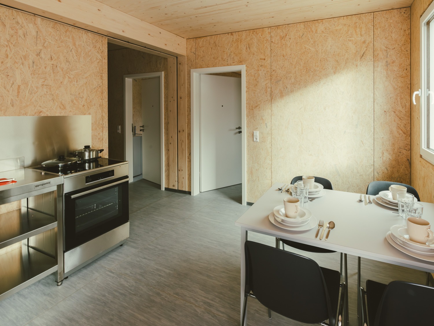 Wohnraum eines Wohnheimprojekts in Holzbauweise in Eberswalde